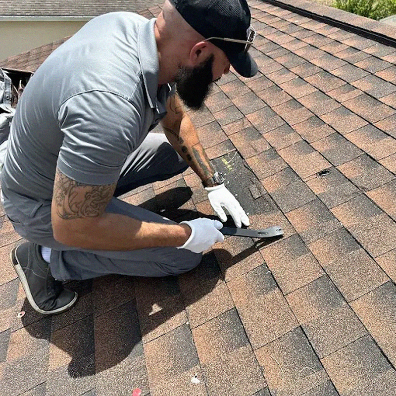 Equipo de Proud American Roofing en una obra en Florida